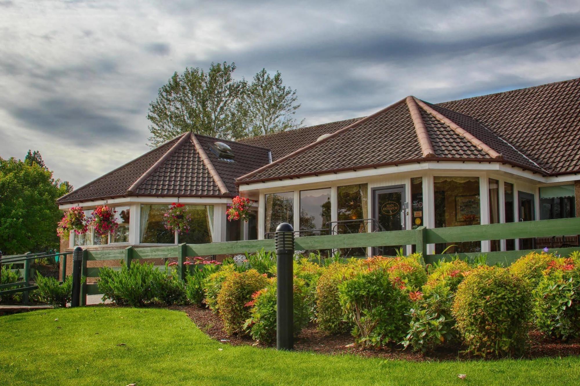 Strathburn Hotel Inverurie By Compass Hospitality 외부 사진