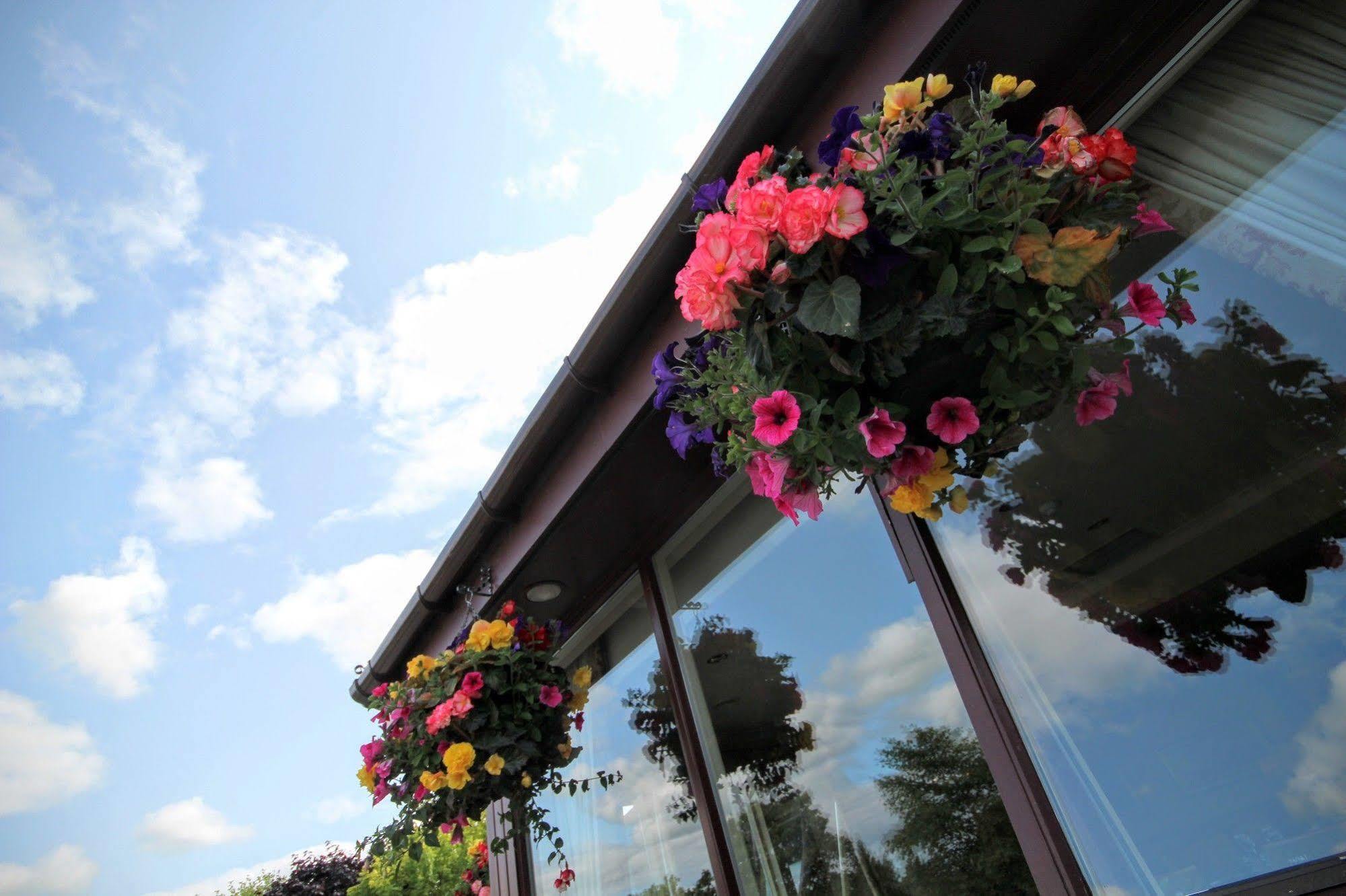 Strathburn Hotel Inverurie By Compass Hospitality 외부 사진