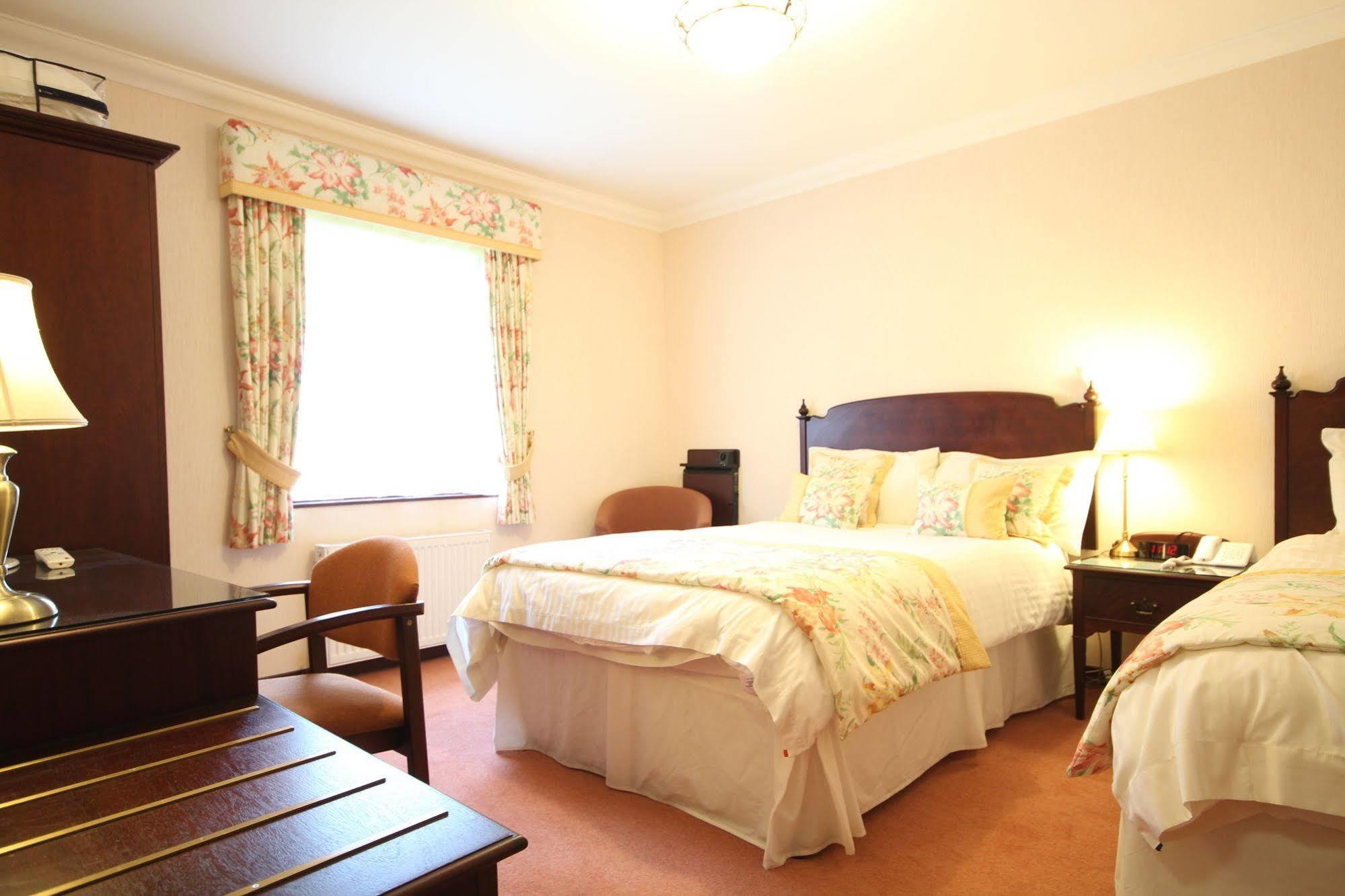 Strathburn Hotel Inverurie By Compass Hospitality 외부 사진
